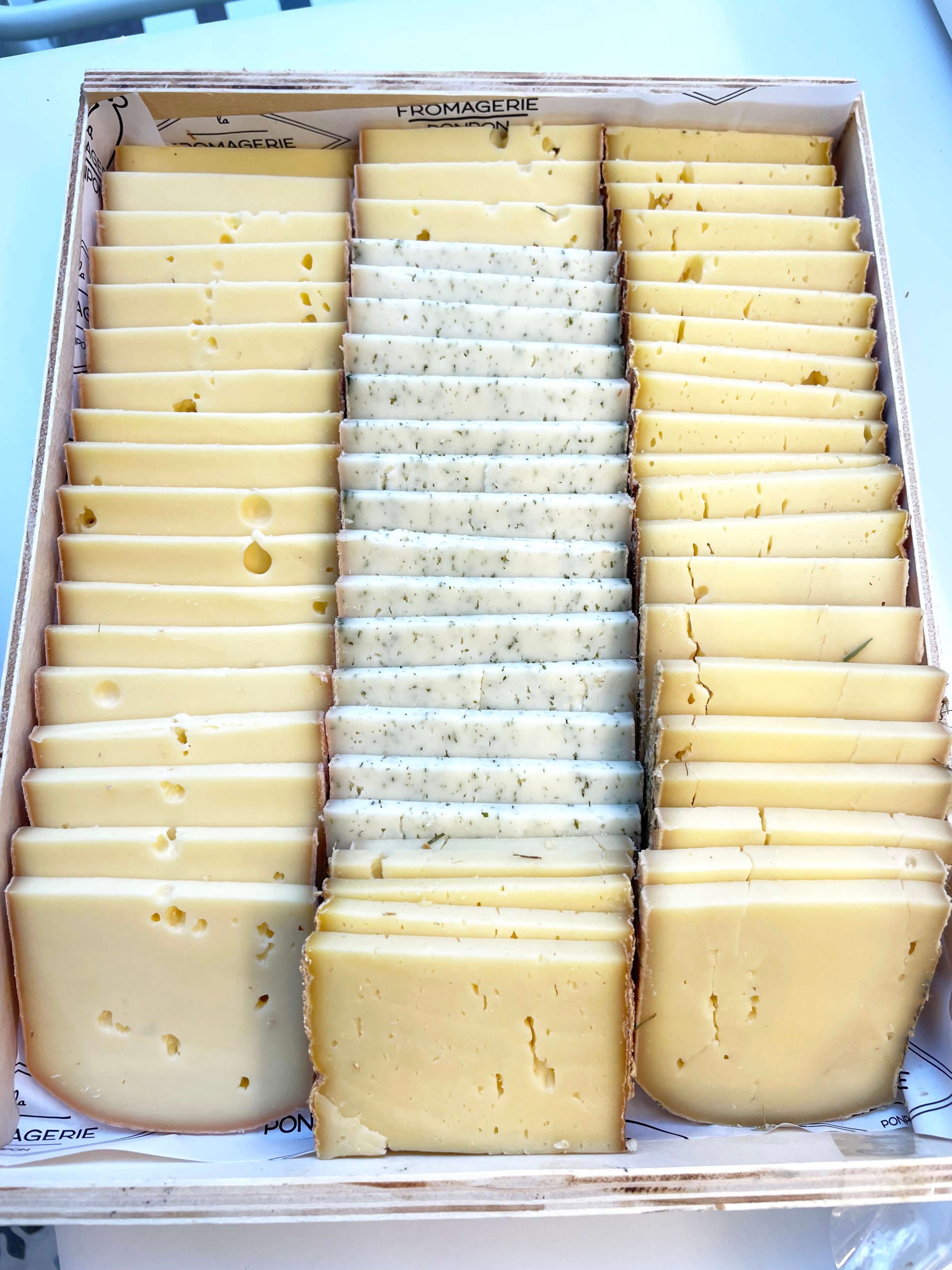 plateau de fromage à raclette tranché fromagerie ponpon valence